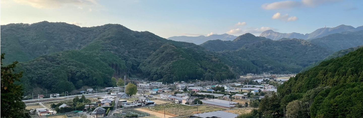 南伊勢町の集落を見下ろす